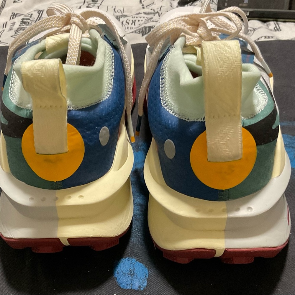 Nike Zoom Max.…..Very Lightly worn….just a little too tight for me..
